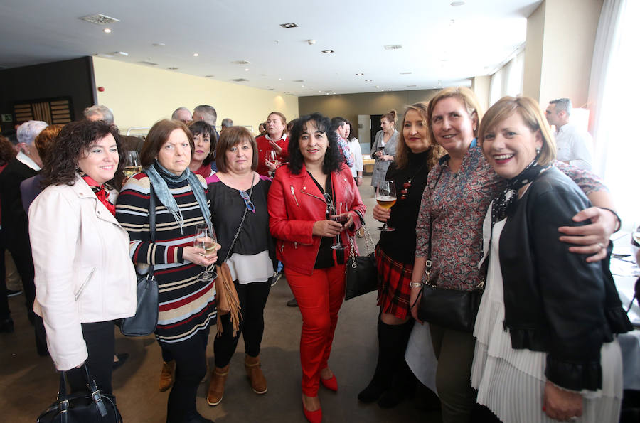 La asociación organizó una comida de hermanamiento en el hotel AC Fórum de la plaza de los Ferroviarios