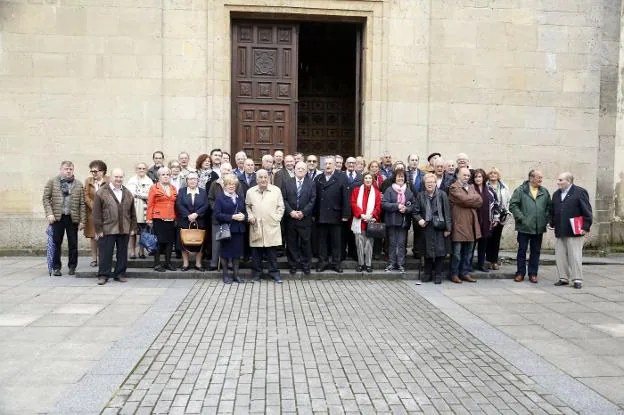 Los participantes ayer tras la misa.. 