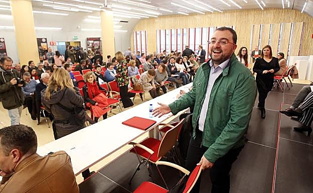Una mayoría de críticos del PSOE asturiano no ve margen para hacer frente a Barbón
