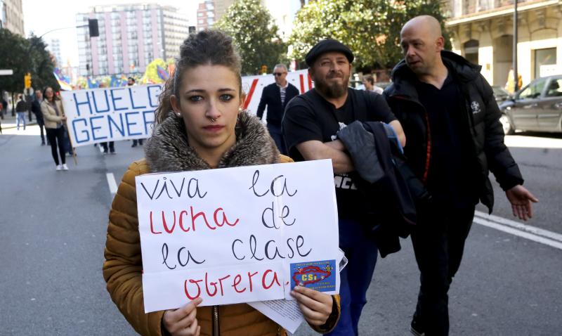 CNT, CGT, CSI y Suatea han convocado a un gran número de personas en Gijón, donde se ha celebrado una manifestación del Primero de Mayo impregnada por las reivindicaciones feministas. 