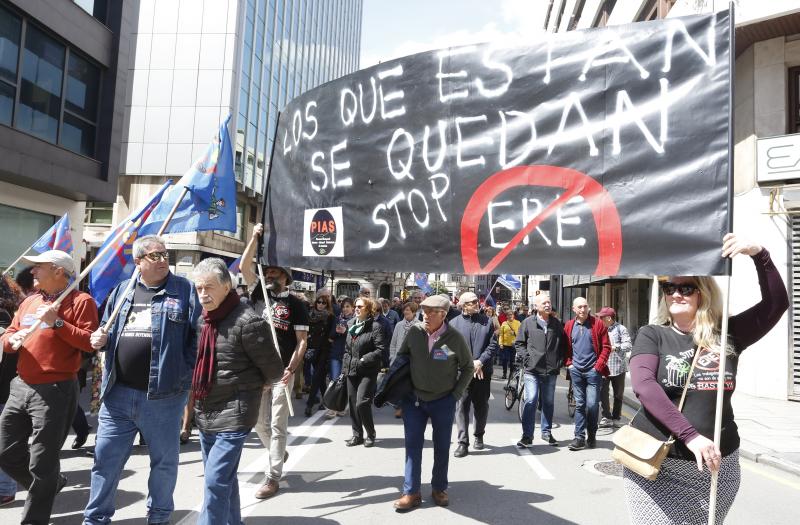 CNT, CGT, CSI y Suatea han convocado a un gran número de personas en Gijón, donde se ha celebrado una manifestación del Primero de Mayo impregnada por las reivindicaciones feministas. 