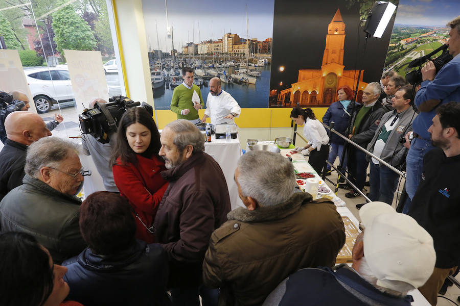 La tienda Alimerka situada en los bajos de El Molinón fue la encargada de traer a Asturias este ejemplar pescado en almadraba, un sistema artesanal y sostenible.