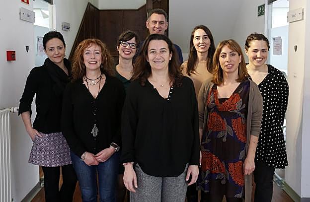 En primer término, María Jesús Gayol, Paloma Gallego y Carolina González. Tras ellas, Cynthia Suárez, Elena Fernández, Alfredo Vadés, Sandra Chacón y Alicia Fernández. 