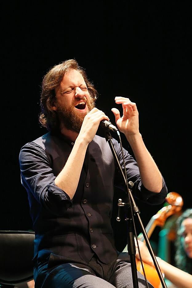 Edu Soto, en un concierto en abril en Pola de Siero. 