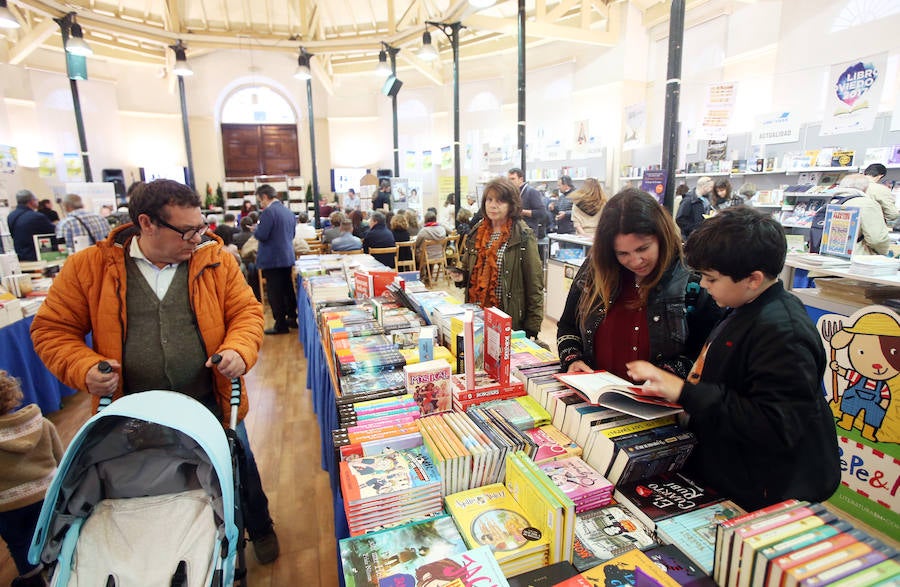 La feria vuelve un año más con el objetivo de rendir homenaje a la lectura. Permanecerá abierta hasta el domingo 13 de mayo