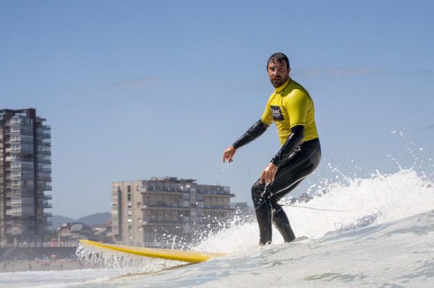 Uno de los participantes en las competiciones de longboard del año pasado. 