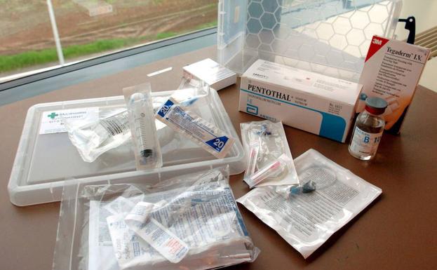 Vista del llamado 'kit de eutanasia' que se vende en algunas farmacias de Bélgica. 
