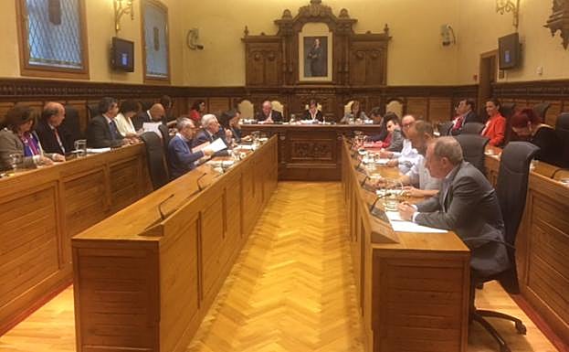 El Pleno rechaza la nueva modificación para inversiones en equipamientos deportivos y aseos de los colegios