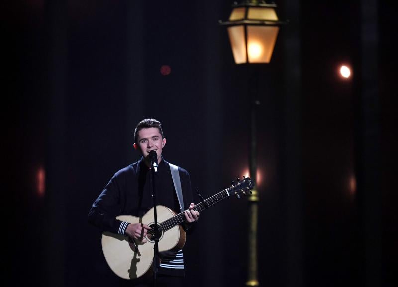 Chipre, Israel e Irlanda pasan a la final en una gala llena de luz y efectos