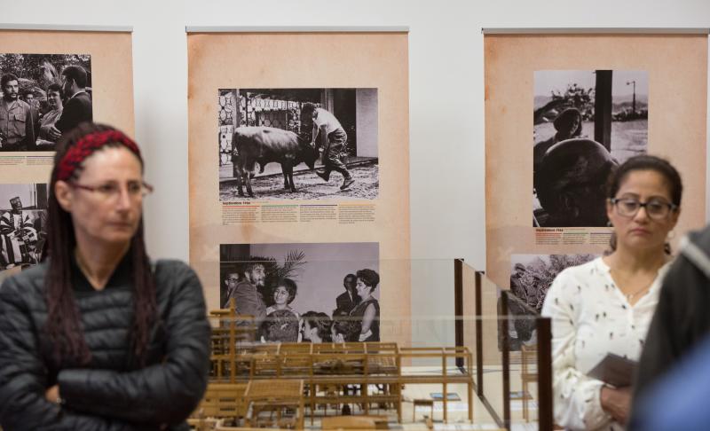 El Museo de Avilés acoge una exposición de fotografías inéditas en España del Che Guevara