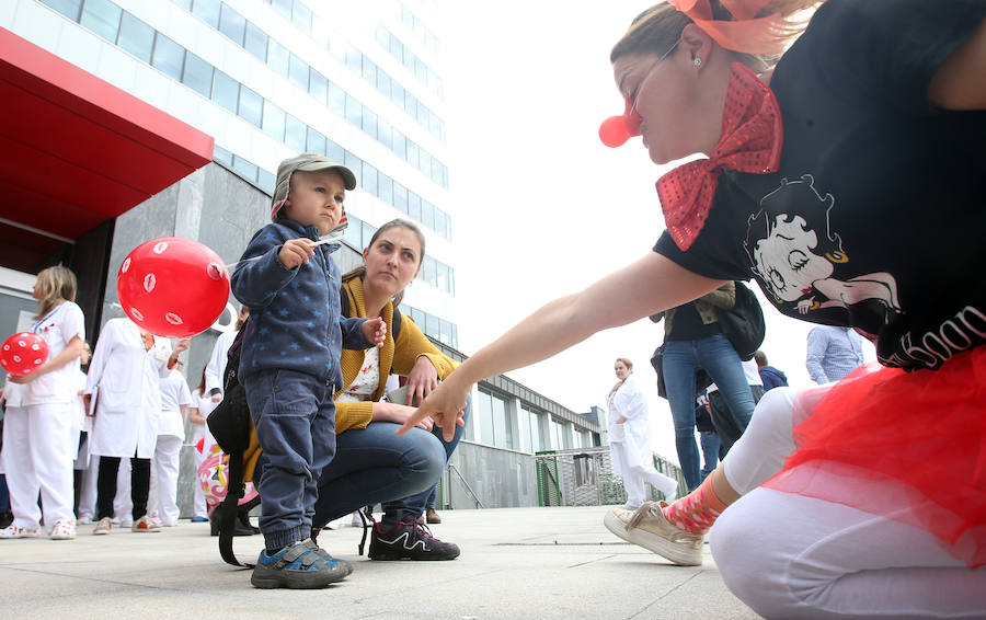 Fotos: Día Internacional de la Infancia Hospitalizada en el HUCA