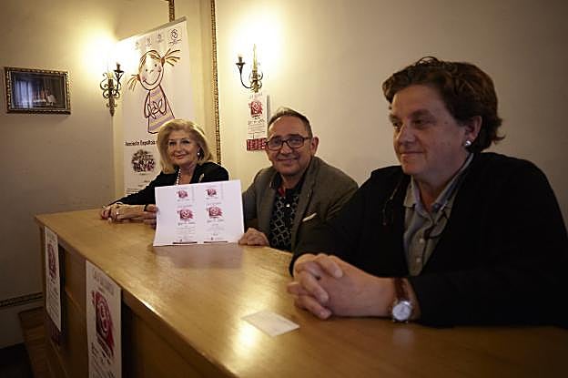 Corín Astariz, Benigno Alonso y Belén Fernández, ayer durante la presentación. 