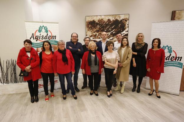 Representantes de Agisdem y de los grupos políticos de la ciudad, durante la celebración. 