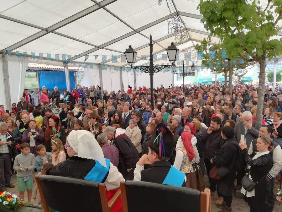 La actriz asturiana Beatriz Rico fue la encargada de pregonar este año el XXXIX Festival del Arroz con Leche de Cabranes