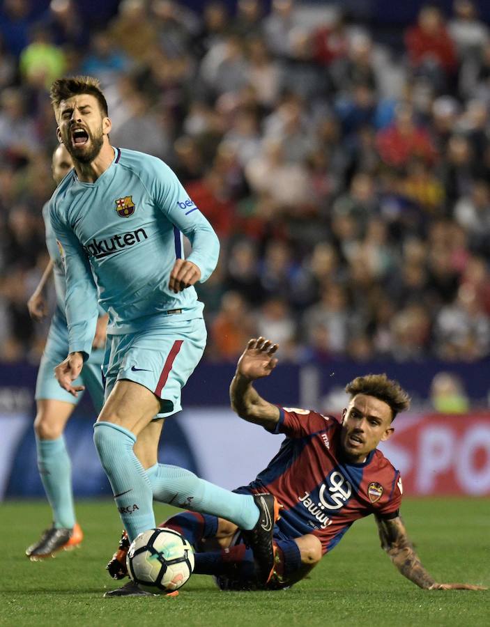 El Barça perdió la imbatibilidad en el Ciutat de Valencia a pesar del hat-trick de Coutinho y el penalti transformado por Suárez. Con esta victoria, el Levante acumula cinco consecutivas en casa 