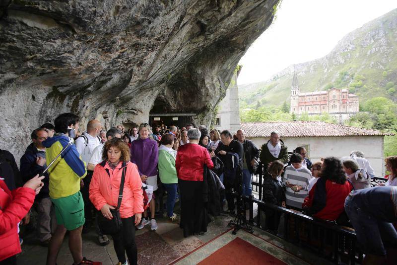 El presidente grupista, Antonio Corripio, señaló en la XXVI Marcha a Covadonga que «el reto es atraer a los niños para que ayuden a conservar estas tradiciones».