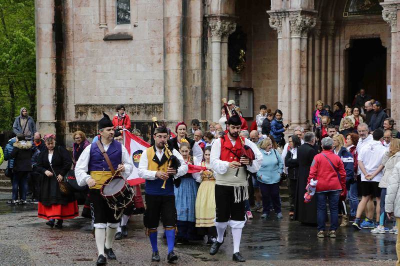 El presidente grupista, Antonio Corripio, señaló en la XXVI Marcha a Covadonga que «el reto es atraer a los niños para que ayuden a conservar estas tradiciones».