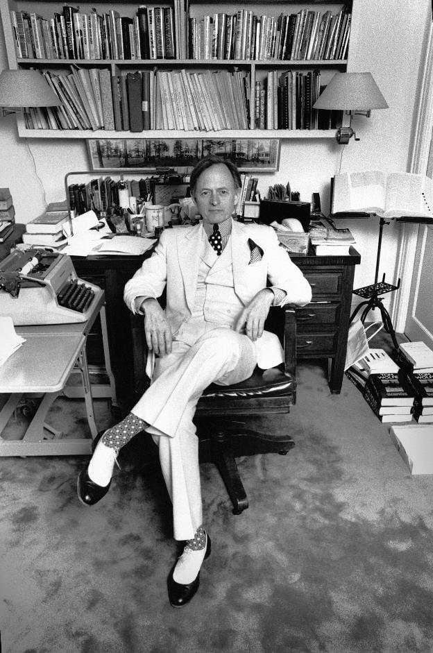 Personaje. Tom Wolfe en su casa de Nueva York en 1988. 