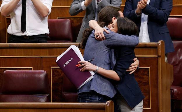 Pablo Iglesias e Irene Montero, en el Congreso. 