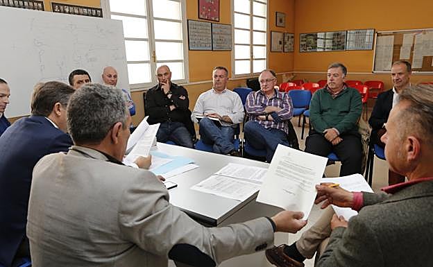 Las policías locales impugnarán la orden que prohíbe a los interinos usar armas