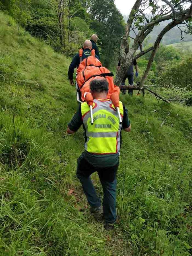 Fotos: Encuentran un cadáver en Llanes
