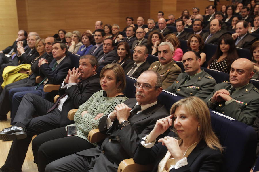 El presidente del TSJA, Ignacio Vidau, fue distinguido como colegiado honorario en una ceremonia en la que también se nombró colegiado de honor al humorista gráfico y colaborador de EL COMERCIO, 'Néstor' y a la precursora de la Agrupación de Abogados Jóvenes y de la Escuela de Práctica Jurídica, Alicia Fernández del Castillo