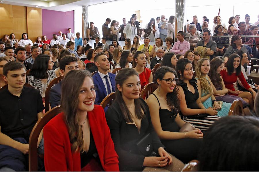 Fotos: Graduación de los alumnos del IES Padre Feijoo