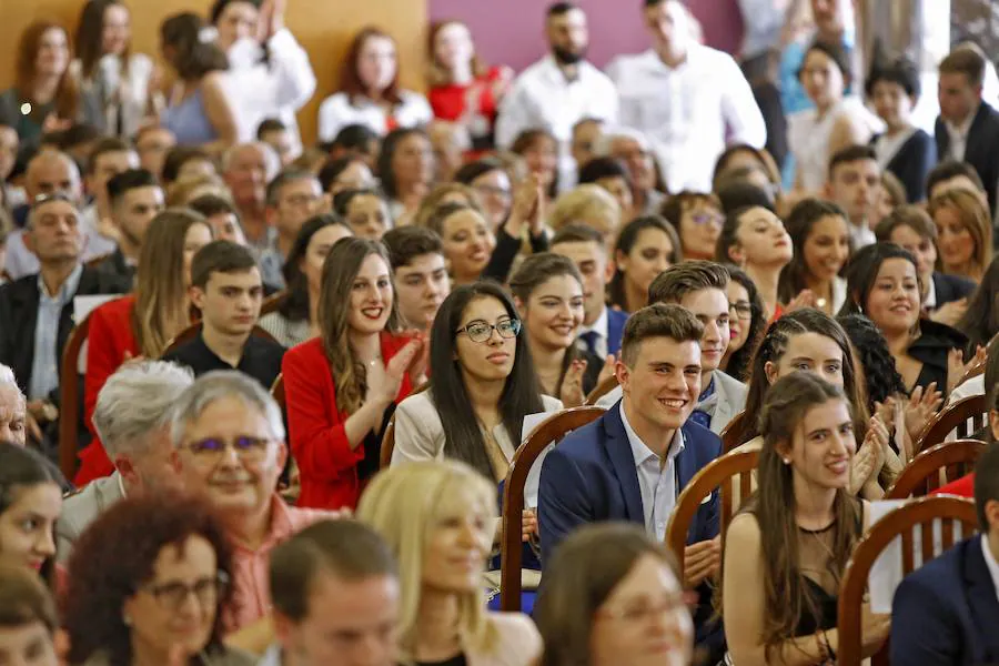 Fotos: Graduación de los alumnos del IES Padre Feijoo | El Comercio: Diario  de Asturias