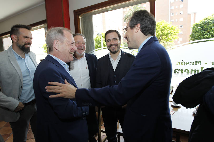 El coordinador federal de IU asistió a la inauguración de los jardines de los Abogados de Atocha' en la calle Peña Santa de Enol, nombre que se otorga a propuesta de IU en memoria de los cinco abogados laboralistas asesinados por terroristas de ultra derecha hace ahora 41 años