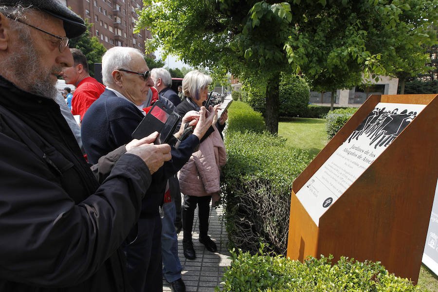 El coordinador federal de IU asistió a la inauguración de los jardines de los Abogados de Atocha' en la calle Peña Santa de Enol, nombre que se otorga a propuesta de IU en memoria de los cinco abogados laboralistas asesinados por terroristas de ultra derecha hace ahora 41 años