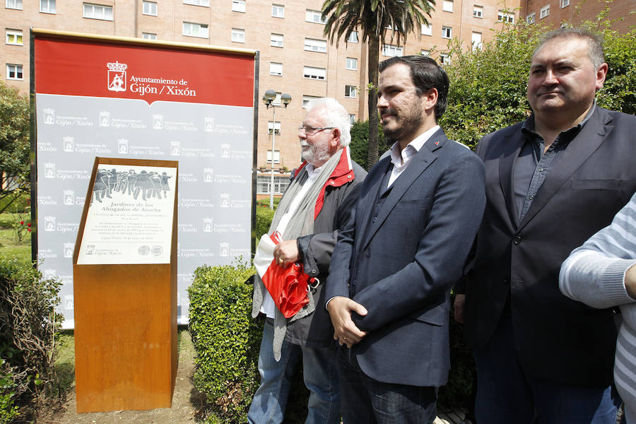 El coordinador federal de IU asistió a la inauguración de los jardines de los Abogados de Atocha' en la calle Peña Santa de Enol, nombre que se otorga a propuesta de IU en memoria de los cinco abogados laboralistas asesinados por terroristas de ultra derecha hace ahora 41 años