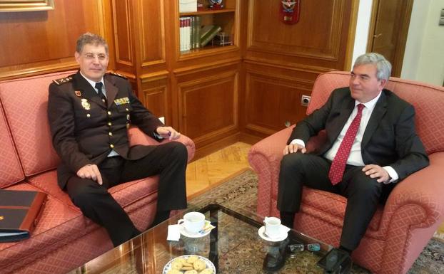 Marín se reúne con el nuevo jefe superior de Policía de Asturias