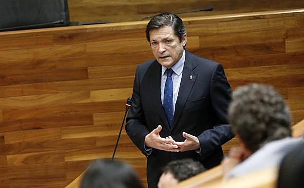 Javier Fernández rechaza la posible compra de activos de EdP por parte de Iberdrola y Endesa