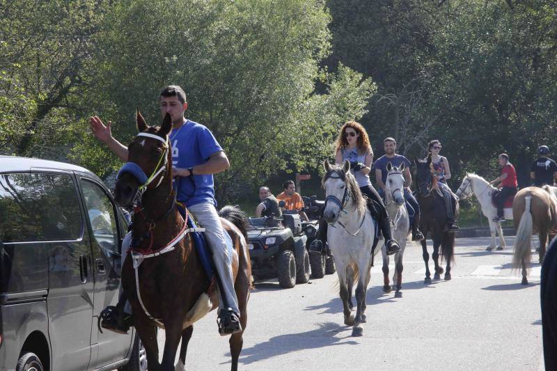 Más de sesenta jinetes participaron en la concentración ecuestre de El Peral.
