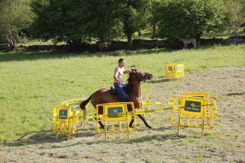 Más de sesenta jinetes participaron en la concentración ecuestre de El Peral.