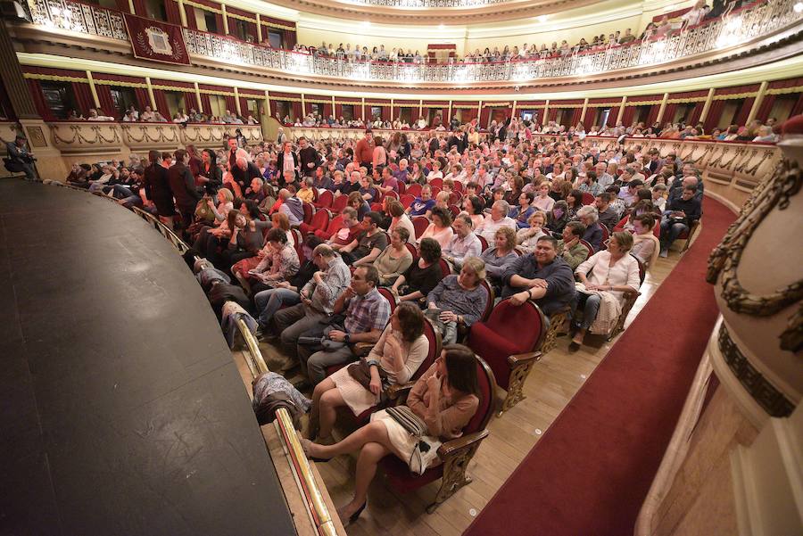 La cantante fue ovacionada por el público ovetense en un concierto dentro de su gira 'Que corra el aire'.