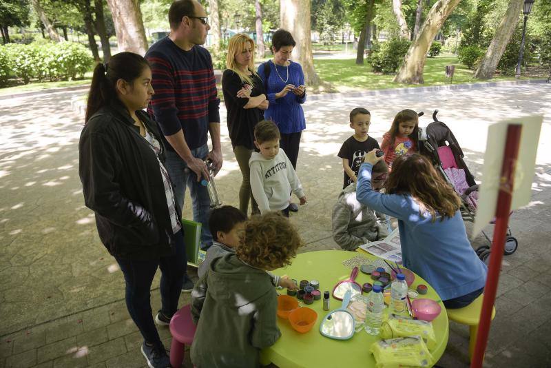 Los puestos tradicionales y los juegos infantiles amenizaron la jornada festiva.