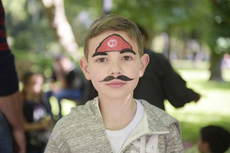 Los puestos tradicionales y los juegos infantiles amenizaron la jornada festiva.