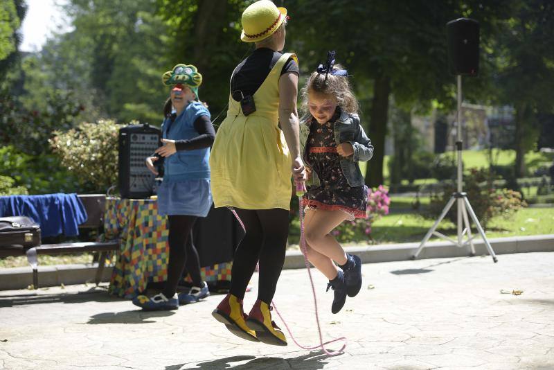 Los puestos tradicionales y los juegos infantiles amenizaron la jornada festiva.