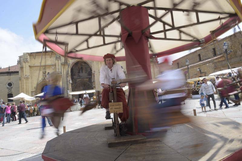 Los puestos tradicionales y los juegos infantiles amenizaron la jornada festiva.