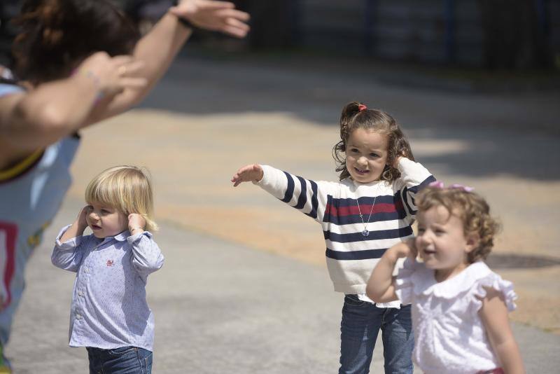 Los puestos tradicionales y los juegos infantiles amenizaron la jornada festiva.