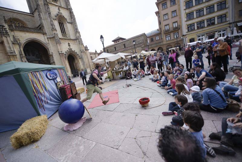 Los puestos tradicionales y los juegos infantiles amenizaron la jornada festiva.