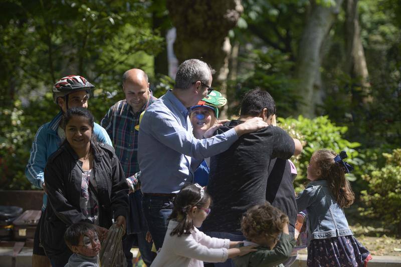 Los puestos tradicionales y los juegos infantiles amenizaron la jornada festiva.