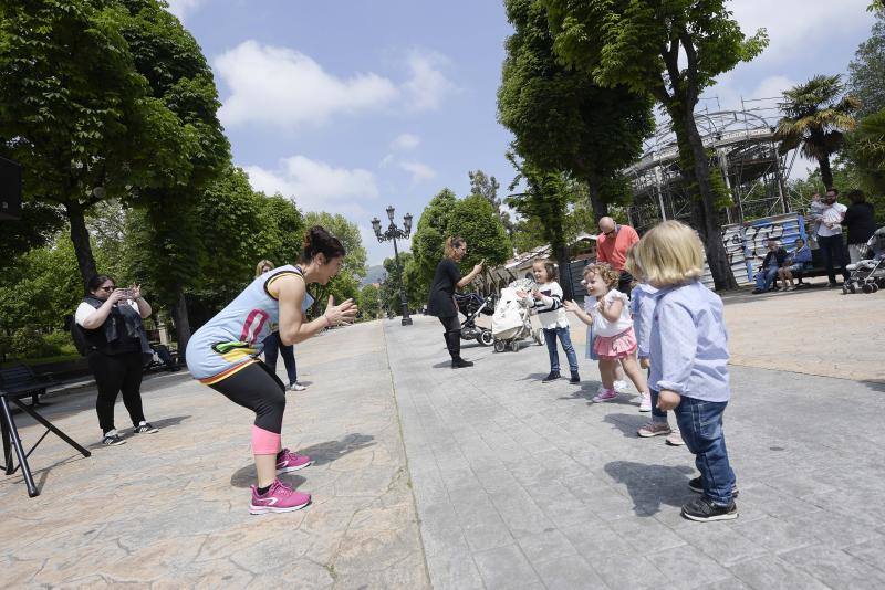 Los puestos tradicionales y los juegos infantiles amenizaron la jornada festiva.