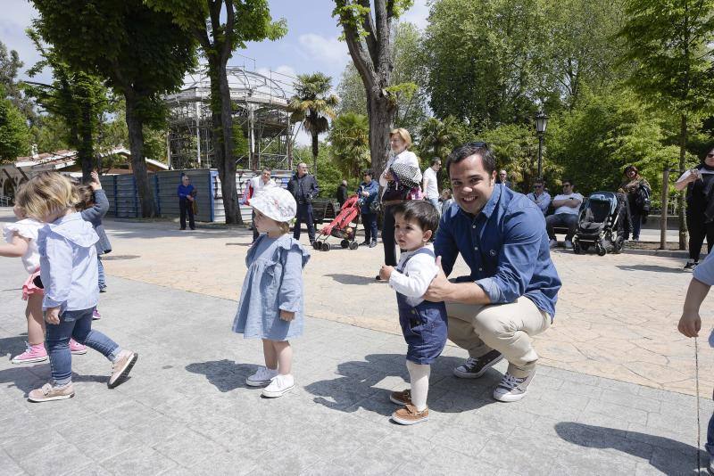 Los puestos tradicionales y los juegos infantiles amenizaron la jornada festiva.