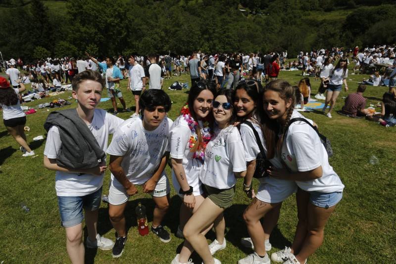 Miles de personas han disfrutado de un Martes de Campo soleado que ha llenado numerosos rincones de Oviedo.