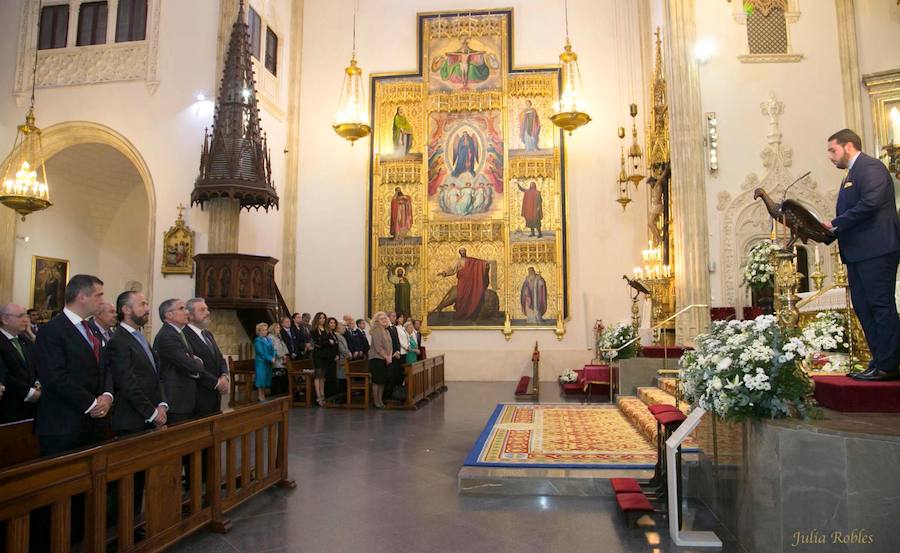 El actor gijonés Arturo Fernández y la embajadora de Polonia en España, Marzenna Adamczyk, han sido distinguidos por el Cuerpo de la Nobleza del Principado, que ha concedido su Medalla de Honor de Oro al embajador de Japón en España. La Medalla de Honor de Plata ha sido concedida a la secretaria ejecutiva y directora del despacho de la Embajada de los Emiratos Árabes en España, Hanan Attar.