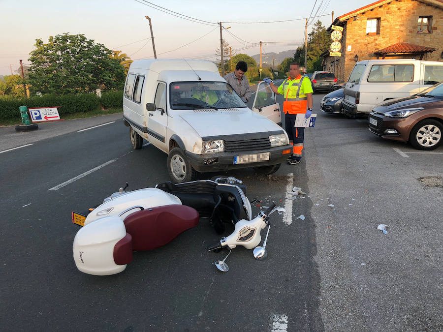 Dos personas resultaron heridas leves en la colisión de una moto y una furgoneta a última hora de la tarde del martes