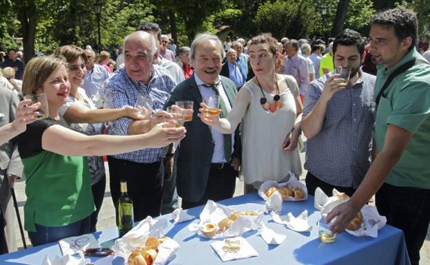 El alcalde de Oviedo rechaza la idea de Rosón de instalar un recinto ferial en La Vega