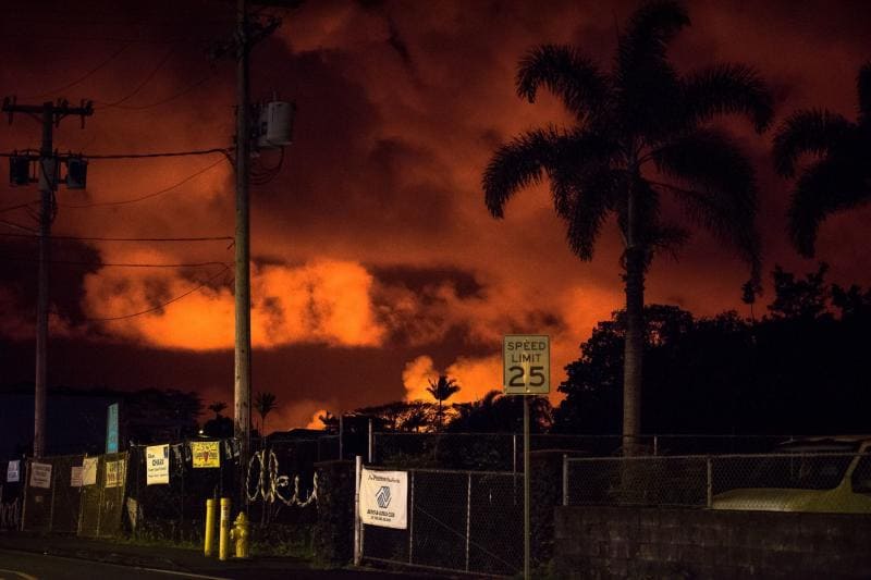 Un nuevo flujo de lava se dirige hacia una planta geotérmica tras destruir uno de sus almacenes